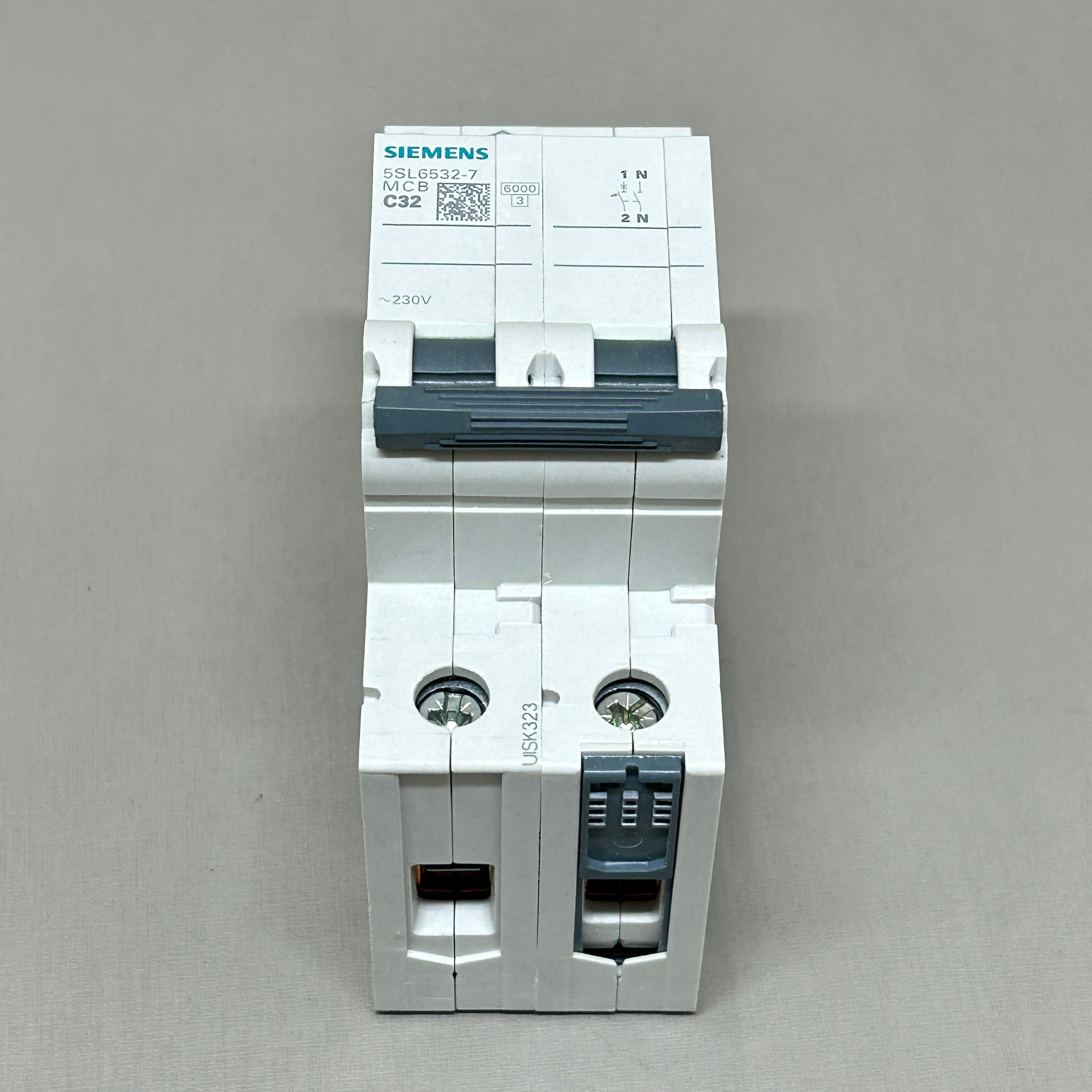 SIEMENS Miniature Circuit Breaker 230 V 6kA, 32 A, D=70 mm Off-White 5SL6532-7 (New)