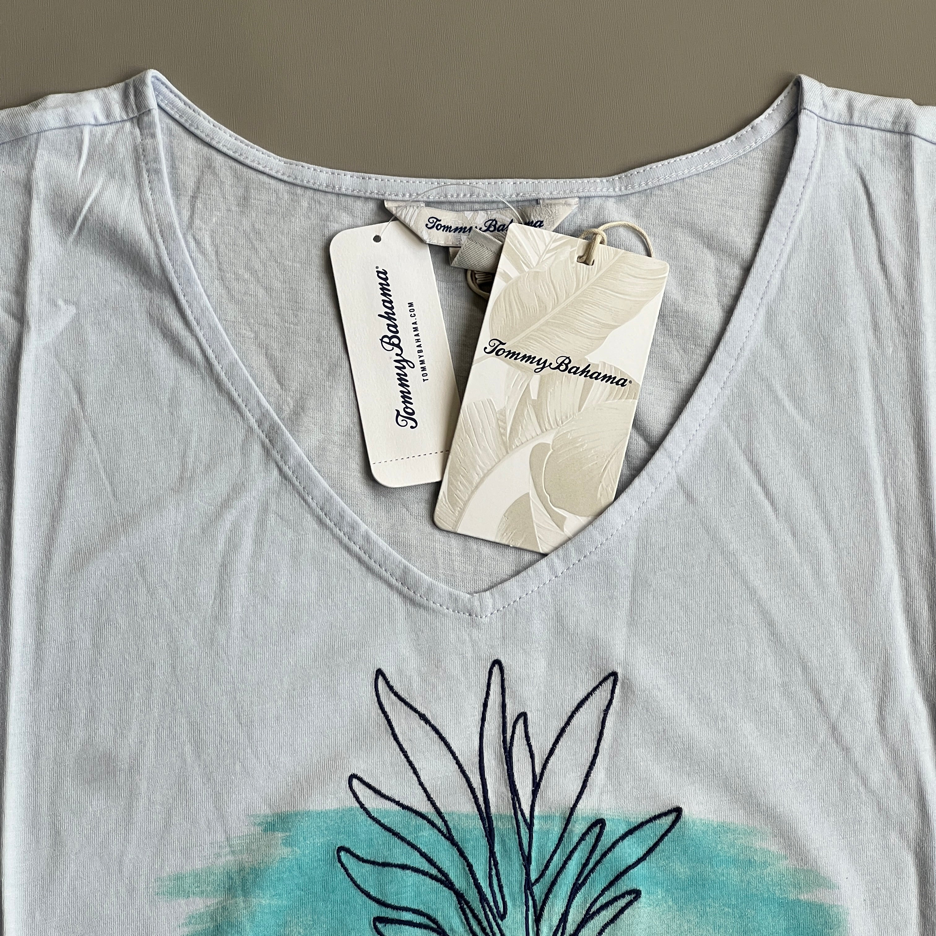 TOMMY BAHAMA Women's Seaport Painted Pineapple Tee T-shirt Dew Drop Size M (New)