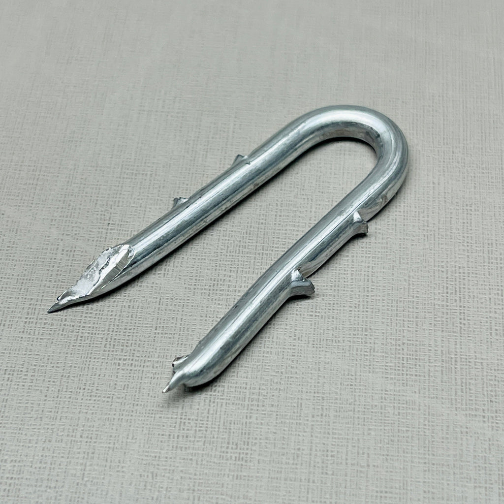 HW BRAND (Hutchinson Inc) Double Barbed Galvanized Fence Staples 1-1/2" 8 lb (New)