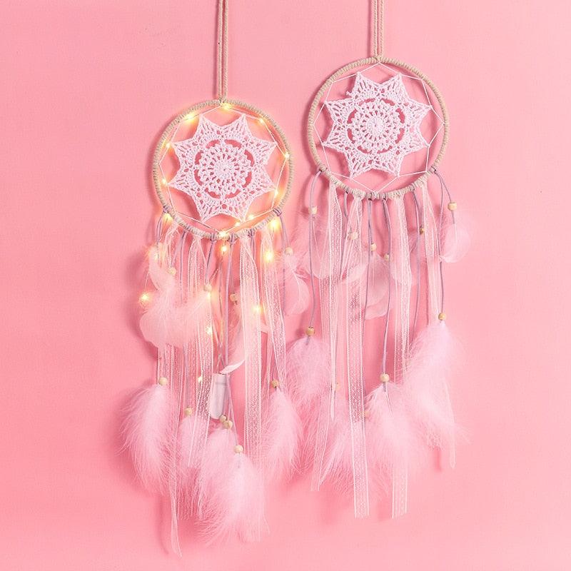 LED Dream Catcher Lamp Flying Wind Chimes Lighting Dream-catcher Handmade Ornaments Traditional Gifts Feather Pendant Romantic Creative Wall Hanging Home Wall Decoration Ornament Craft Native American Style