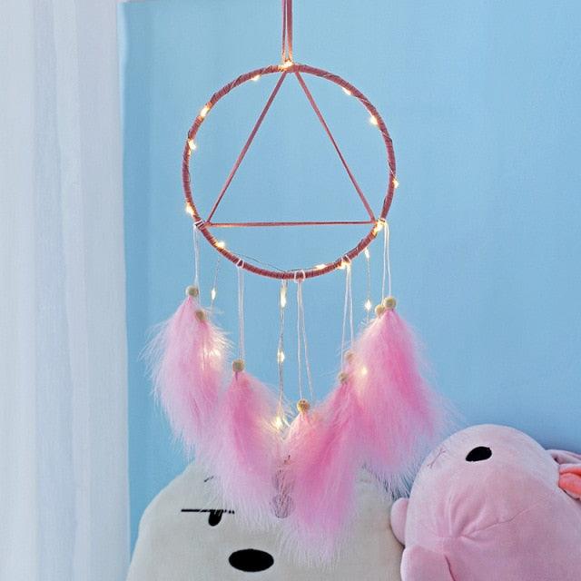 LED Dream Catcher Lamp Flying Wind Chimes Lighting Dream-catcher Handmade Ornaments Traditional Gifts Feather Pendant Romantic Creative Wall Hanging Home Wall Decoration Ornament Craft Native American Style