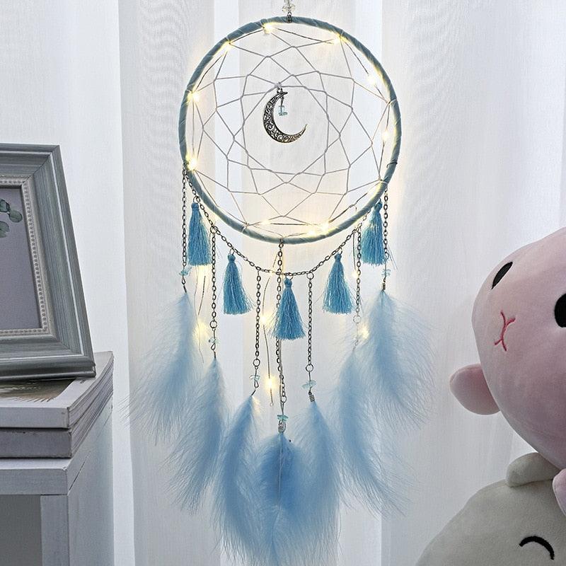 LED Dream Catcher Lamp Flying Wind Chimes Lighting Dream-catcher Handmade Ornaments Traditional Gifts Feather Pendant Romantic Creative Wall Hanging Home Wall Decoration Ornament Craft Native American Style