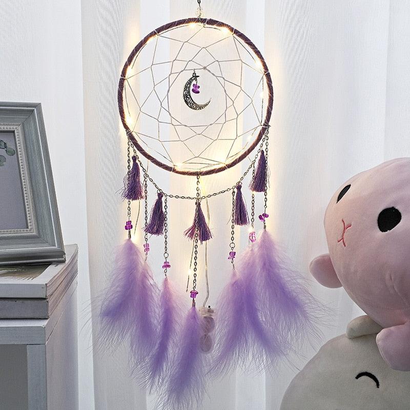 LED Dream Catcher Lamp Flying Wind Chimes Lighting Dream-catcher Handmade Ornaments Traditional Gifts Feather Pendant Romantic Creative Wall Hanging Home Wall Decoration Ornament Craft Native American Style