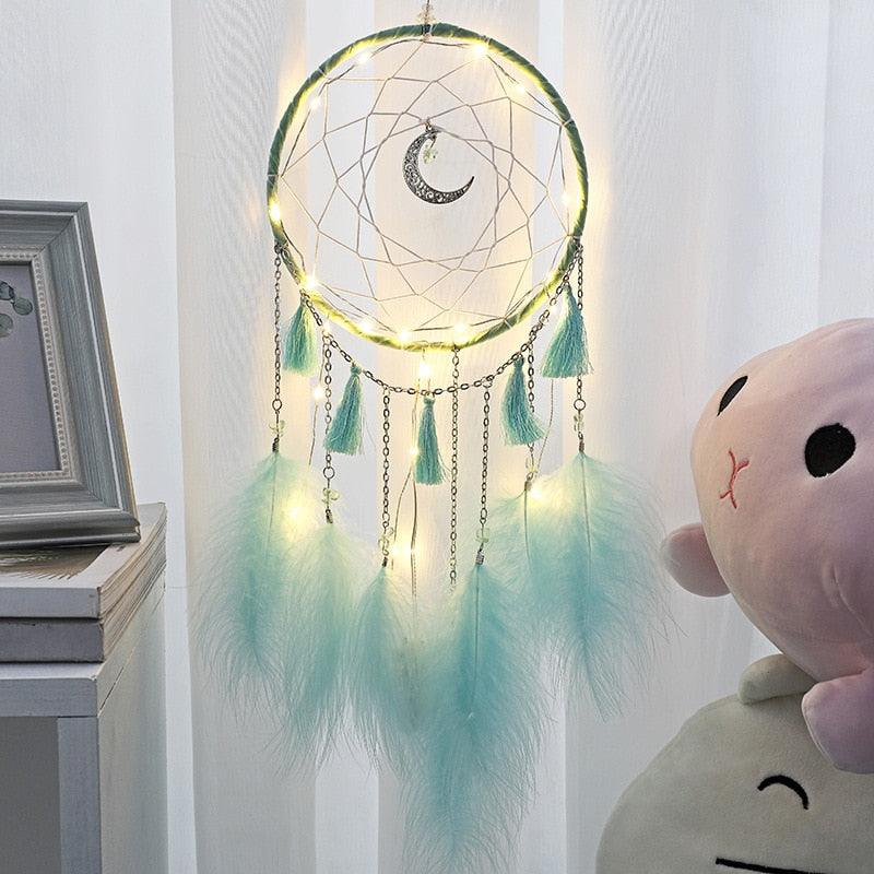 LED Dream Catcher Lamp Flying Wind Chimes Lighting Dream-catcher Handmade Ornaments Traditional Gifts Feather Pendant Romantic Creative Wall Hanging Home Wall Decoration Ornament Craft Native American Style