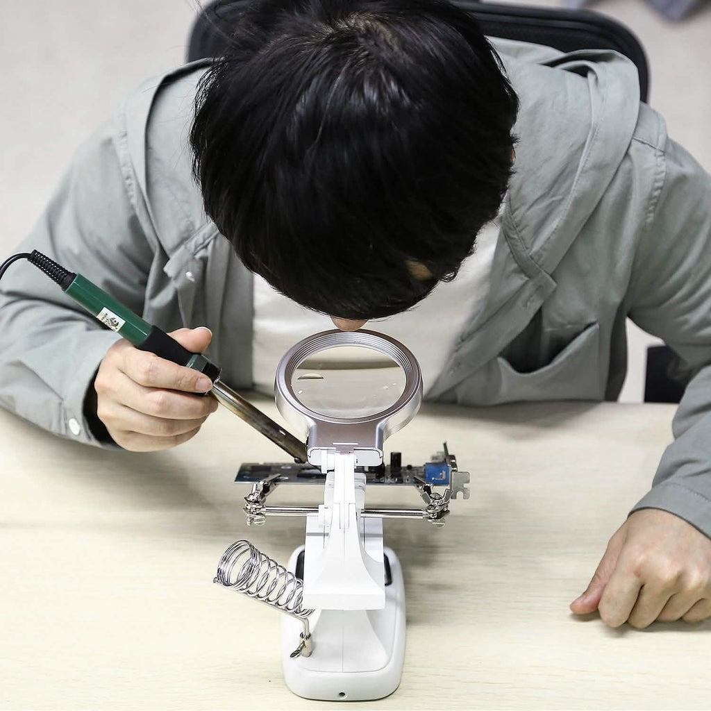 LED Lights Helping Hands Magnifying Glass