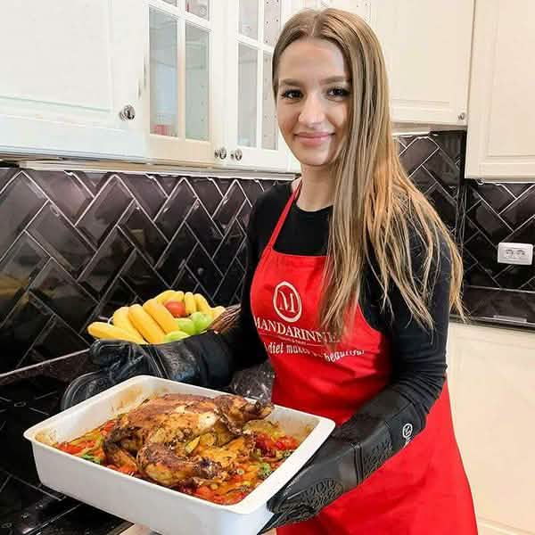 Mandarinne Silicone Oven Mitts and Apron Set