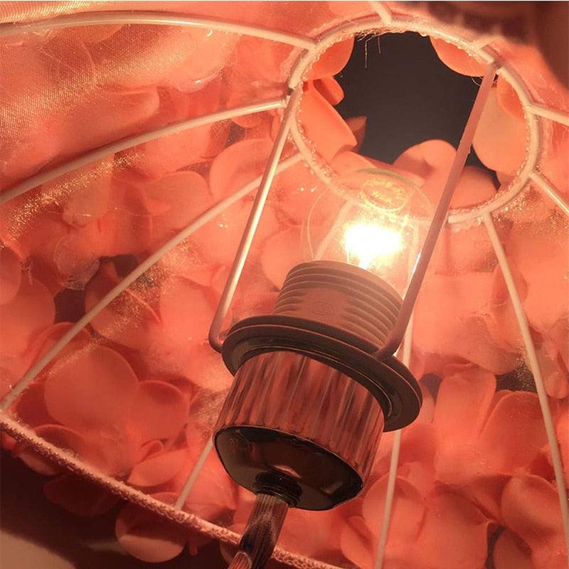 Modern Wedding Decoration Table Lamp Valentine's Day Gift marriage Bedroom Bedside Desk Lamp Creative Roses Flower Light Decorative Table Lamp Cute Study Lamps for Bedroom Décor