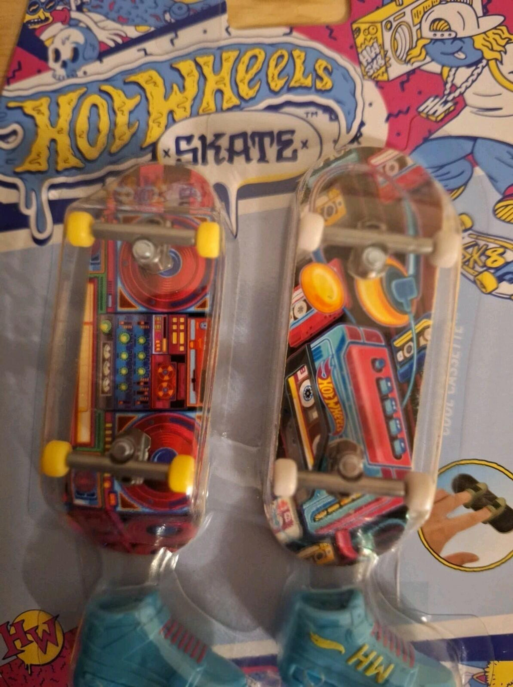 Hot Wheels Skate Finger Skateboards w/ shoes Booyah Boombox & Cool Cassette