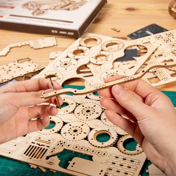Robotime 308pcs DIY Movable 3D Prime Steam Train Wooden Puzzle Model Toy