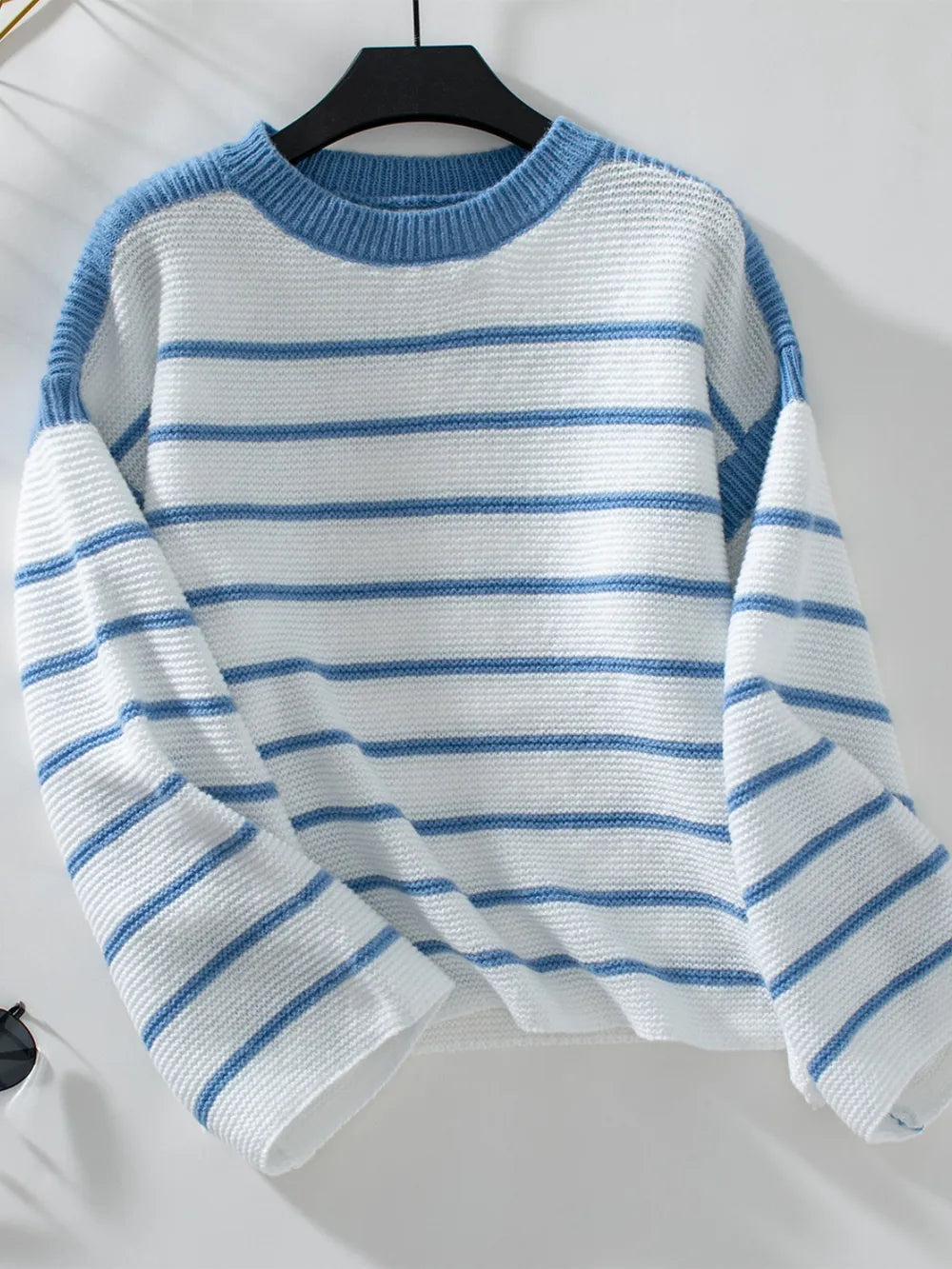 Round neck loose black and white striped pullover long sleeved knitted sweater for women