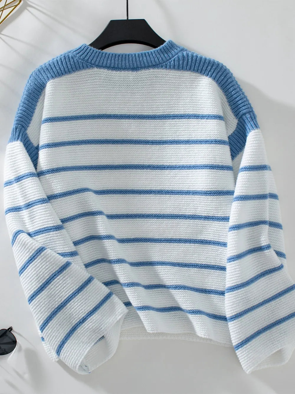 Round neck loose black and white striped pullover long sleeved knitted sweater for women
