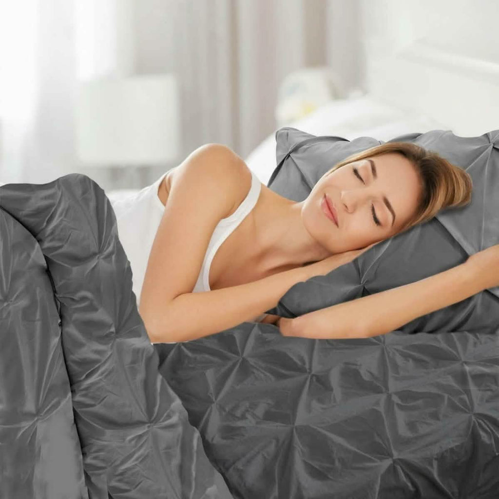 Laura's Lace 3 Piece Pintuck Pinch Pleated Duvet Cover