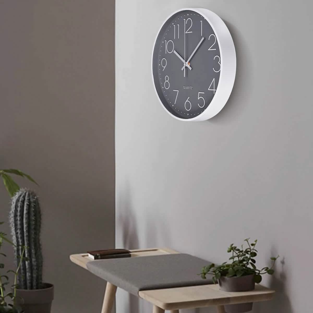 Silent Quartz Decorative Battery Powered Wall Clock