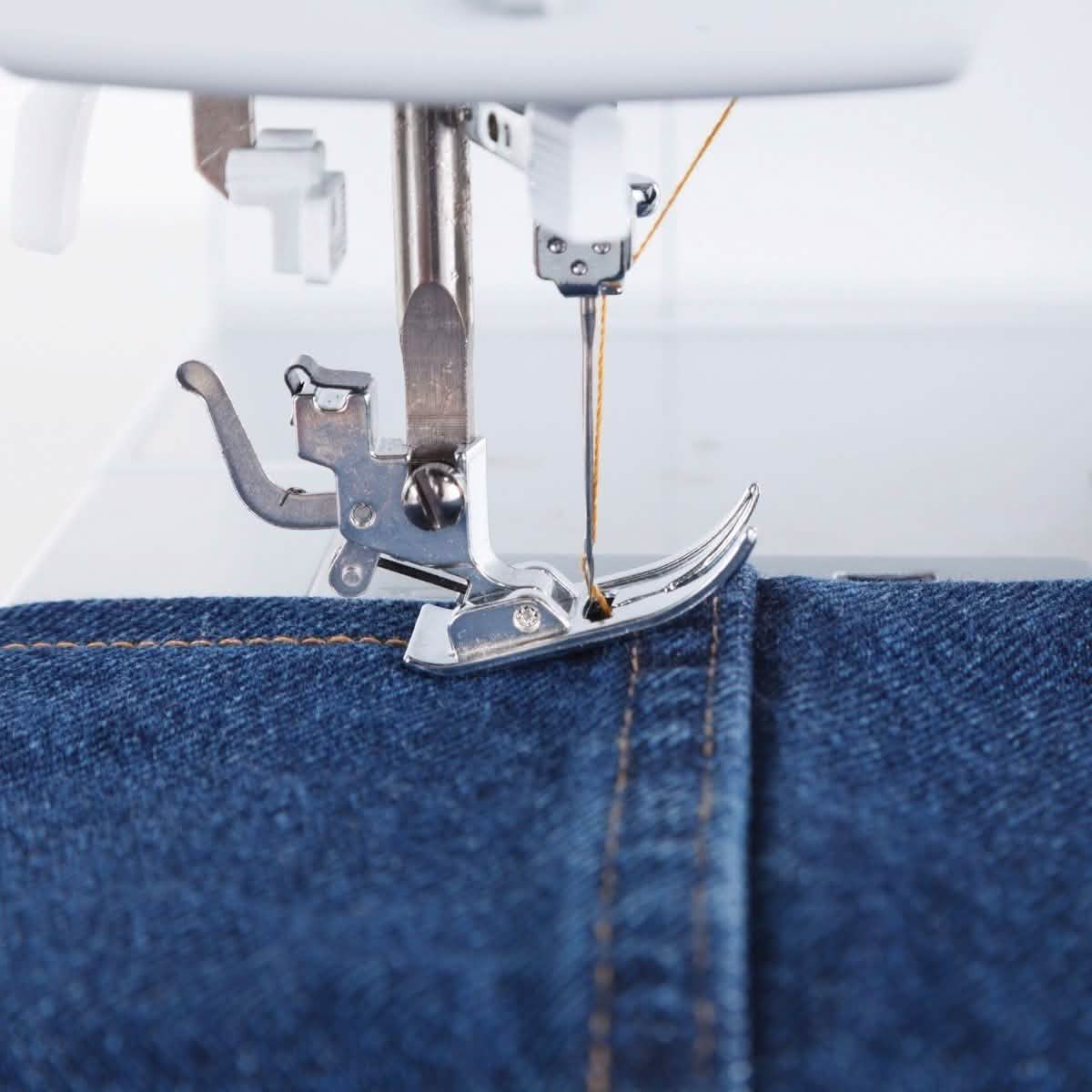 Singer Classic 44S Sewing Machine (Refurbished)