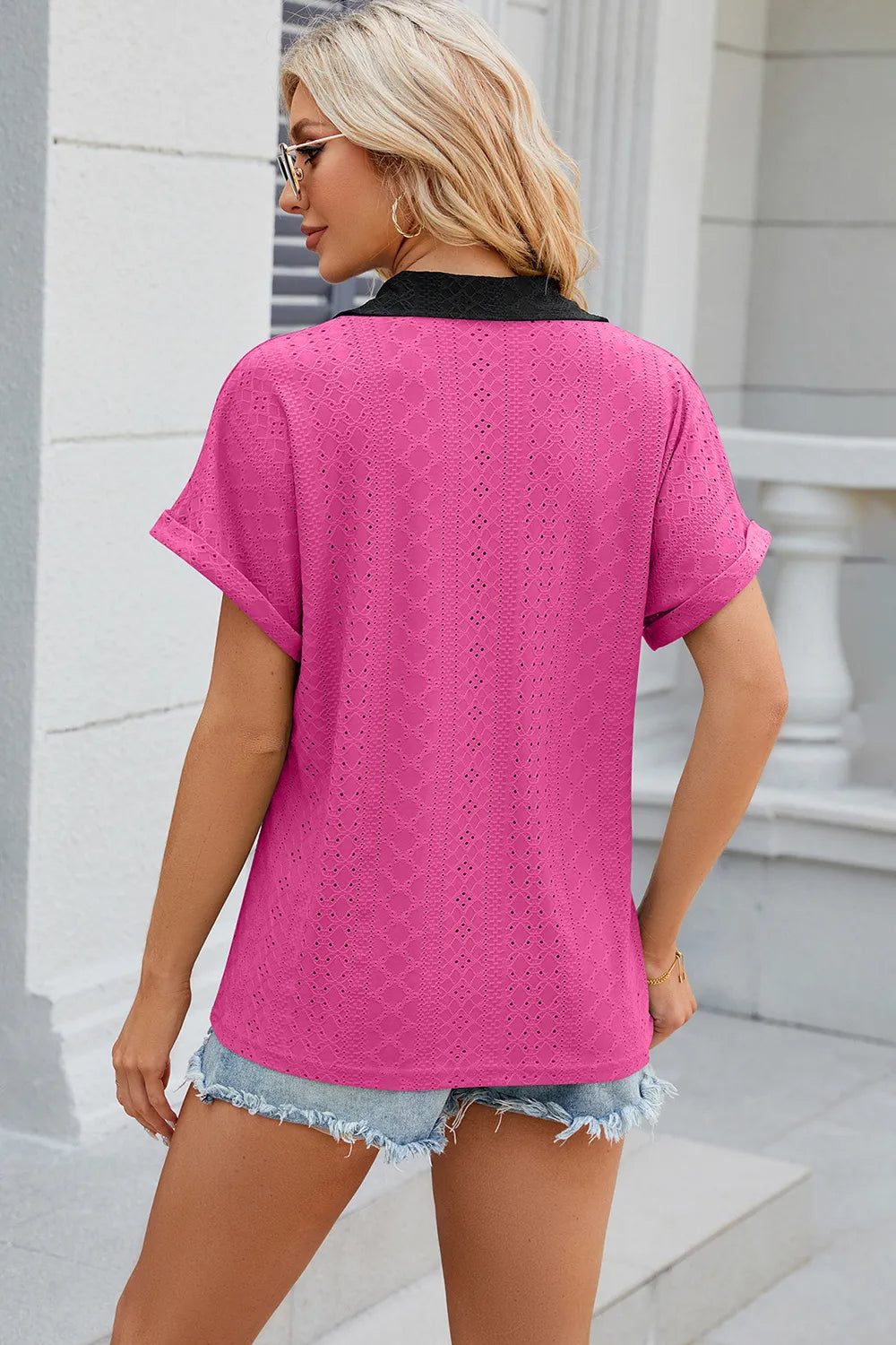 V-neck contrasting short sleeved loose T-shirt top for women