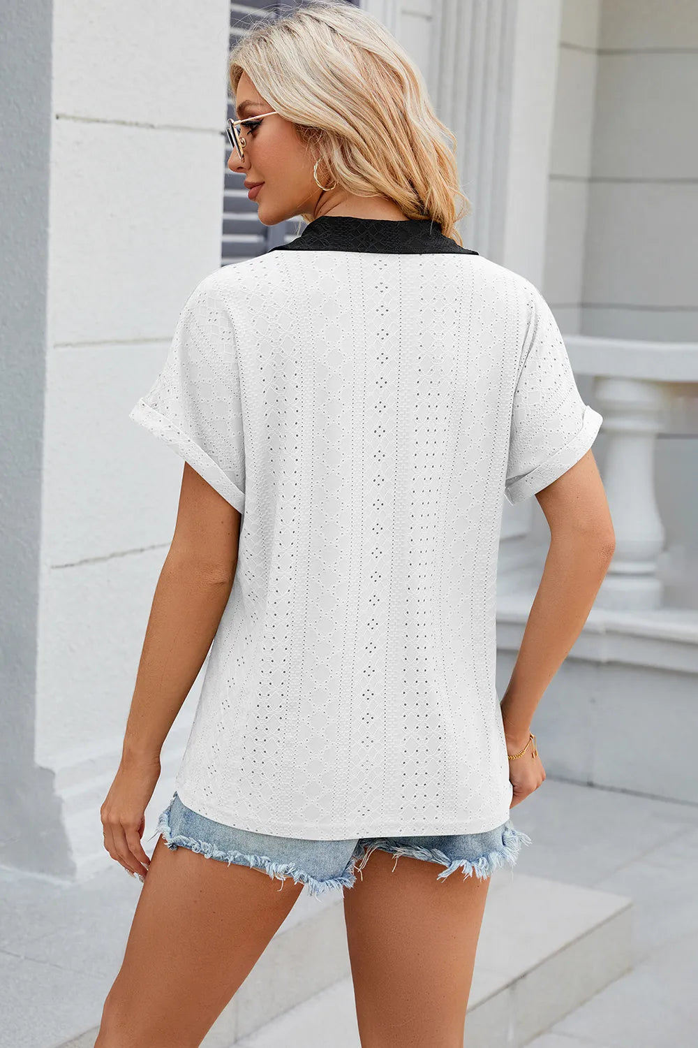 V-neck contrasting short sleeved loose T-shirt top for women