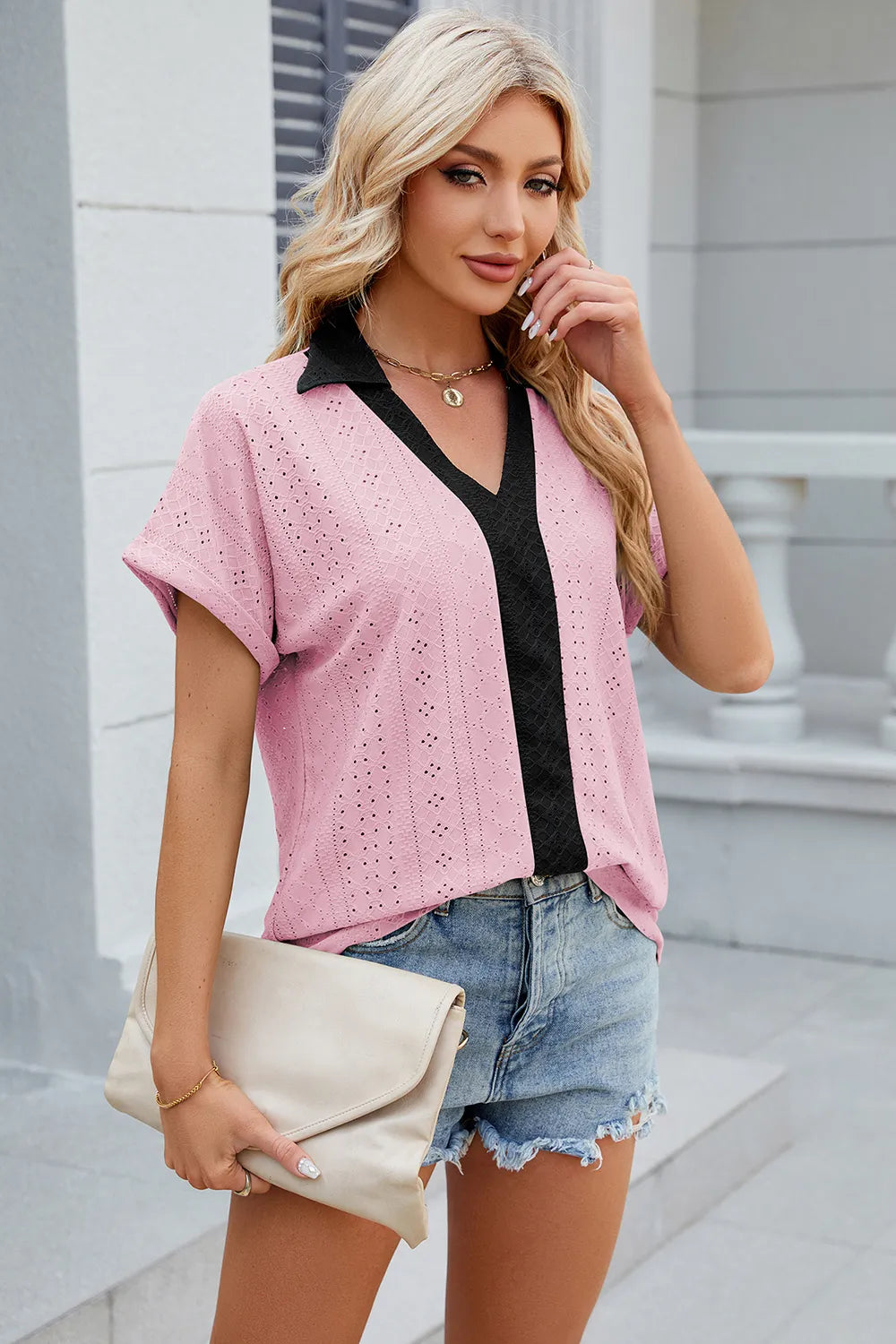 V-neck contrasting short sleeved loose T-shirt top for women