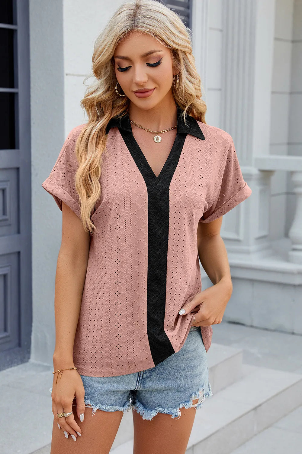 V-neck contrasting short sleeved loose T-shirt top for women