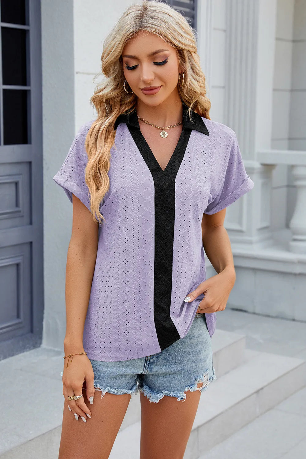 V-neck contrasting short sleeved loose T-shirt top for women