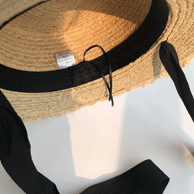 Vintage Straw Hat Women Wide Sun Protection Beach Hat Black And White Ribbon Bowknot Cute Design Straw Cap Women Elegant Summer Hat Beach Fedoras Casual Ladies Flat Top Hat