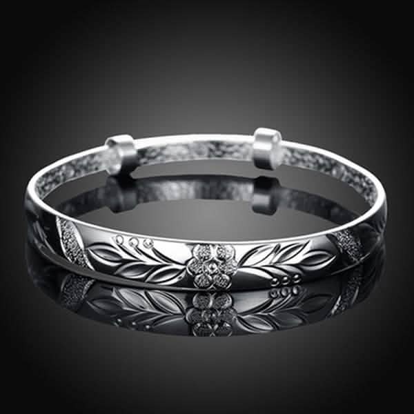 Women's Silver Plated Floral Ingrain Design Bangle
